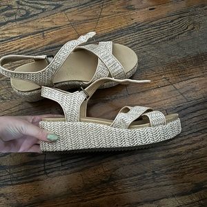 Like-new Lucky Brand raffia platform sandals